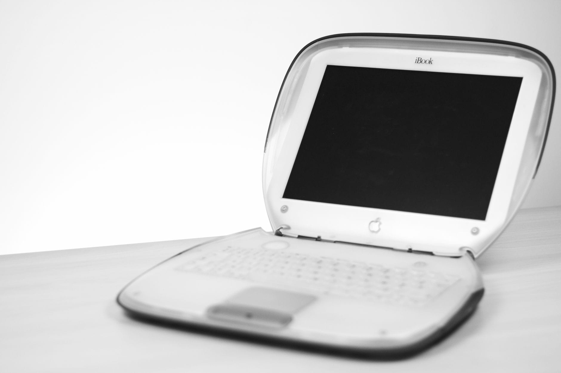 Stare laptopy z duszą które klasyczne modele warto dziś kolekcjonować i odnawiać