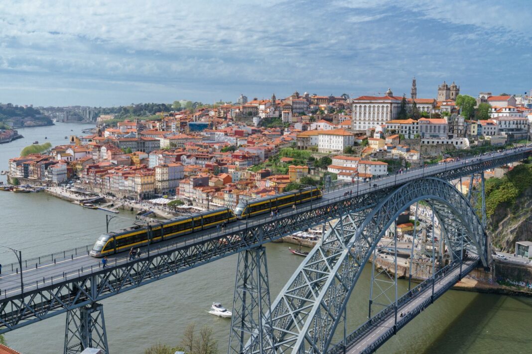 Most Ludwika I nad rzeką Douro w Porto